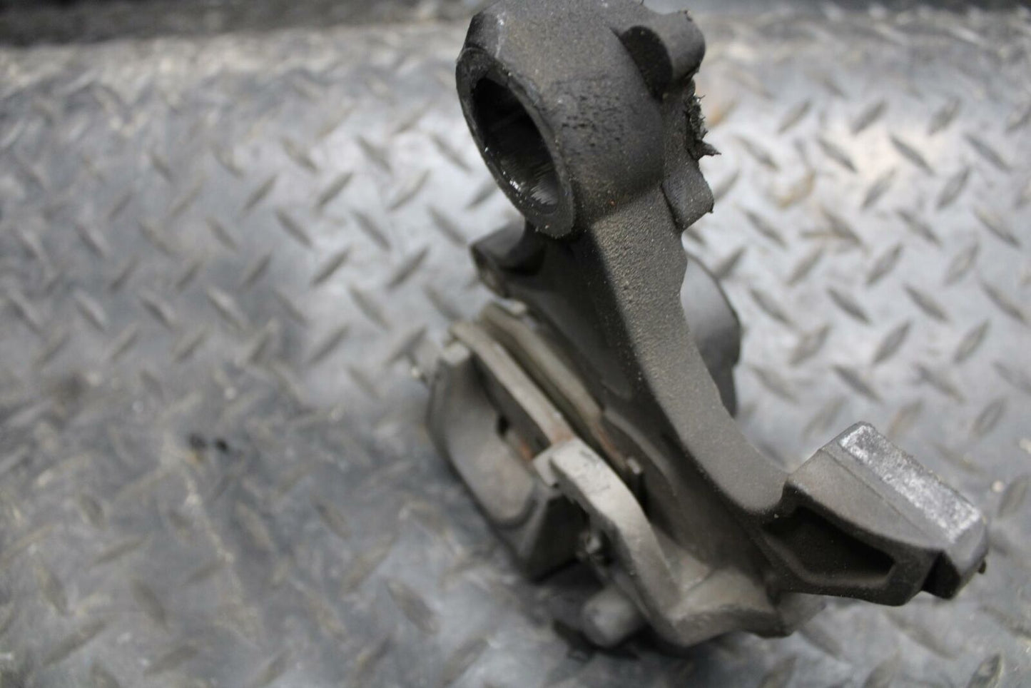 08-09 SUZUKI GSXR750 REAR BACK BRAKE CALIPER W MOUNT BRACKET BB208