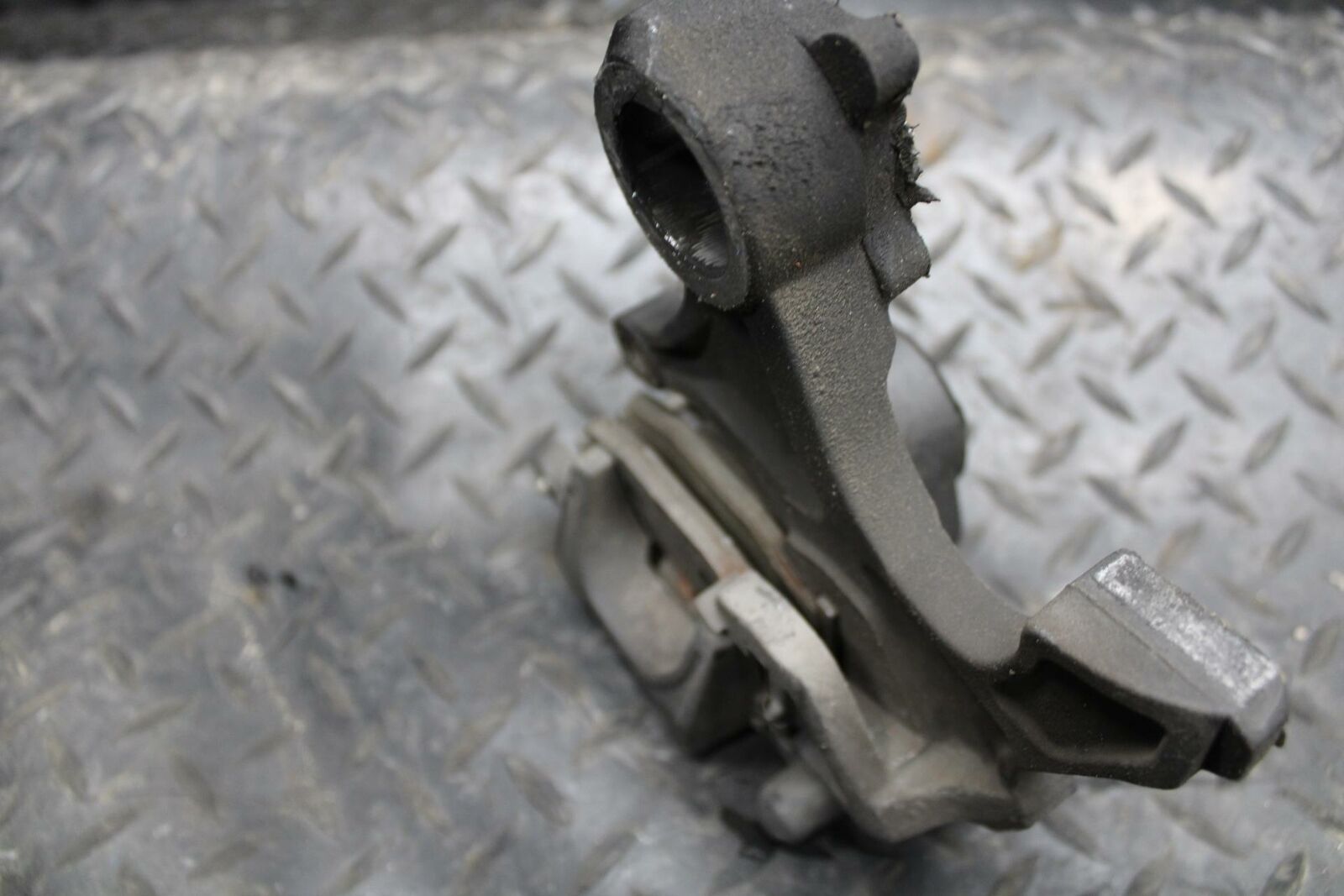 08-09 SUZUKI GSXR750 REAR BACK BRAKE CALIPER W MOUNT BRACKET BB208