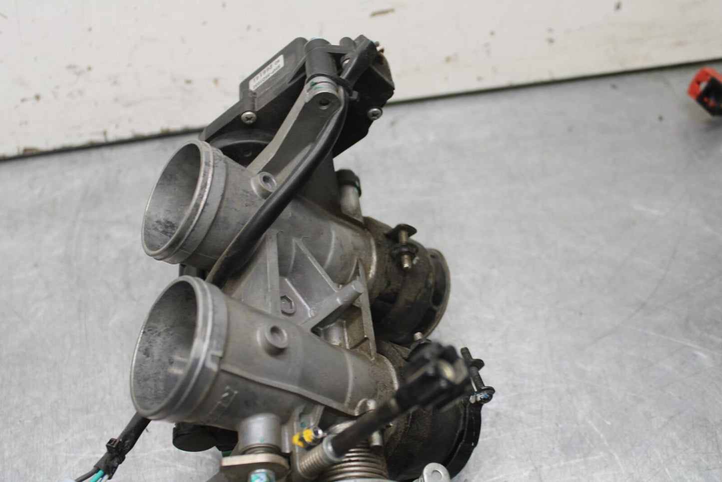 15-16 KAWASAKI EX300 MAIN FUEL INJECTORS / THROTTLE BODIES BB635