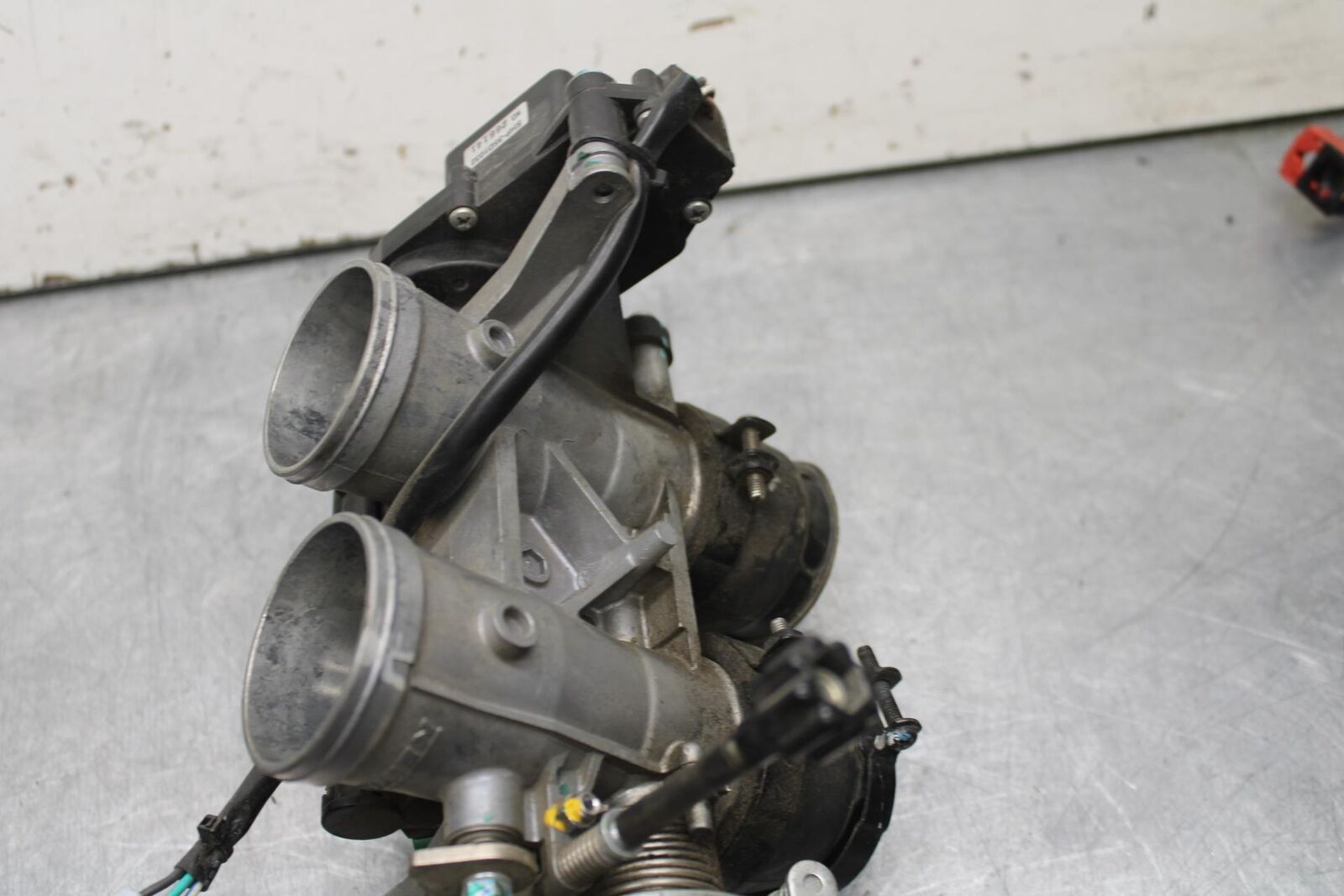 15-16 KAWASAKI EX300 MAIN FUEL INJECTORS / THROTTLE BODIES BB635