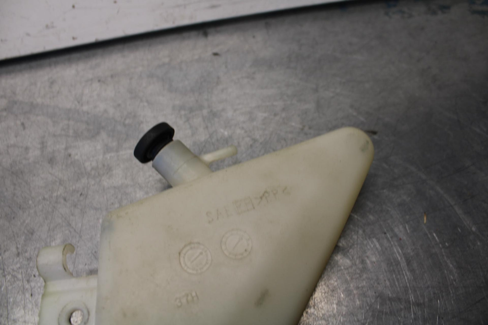 08-10 SUZUKI GSXR 600  COOLANT WATER TANK RESERVOIR BOTTLE BB101 #B