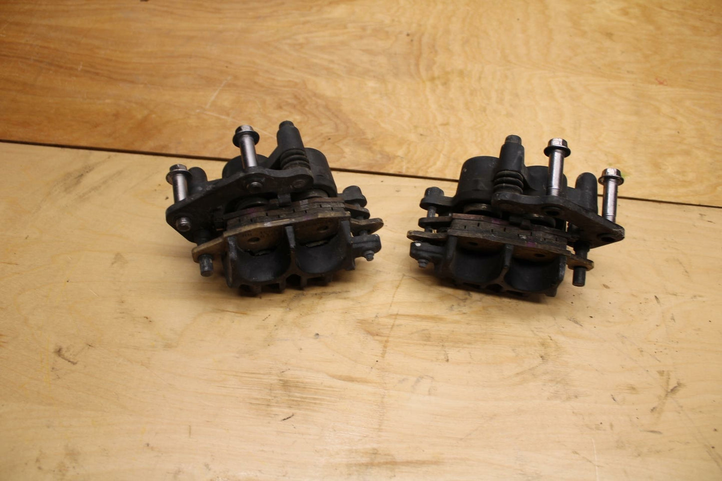 09-10 KAWASAKI ER-6N RIGHT LEFT FRONT BRAKE CALIPER SET PAIR CALIPERS BB325