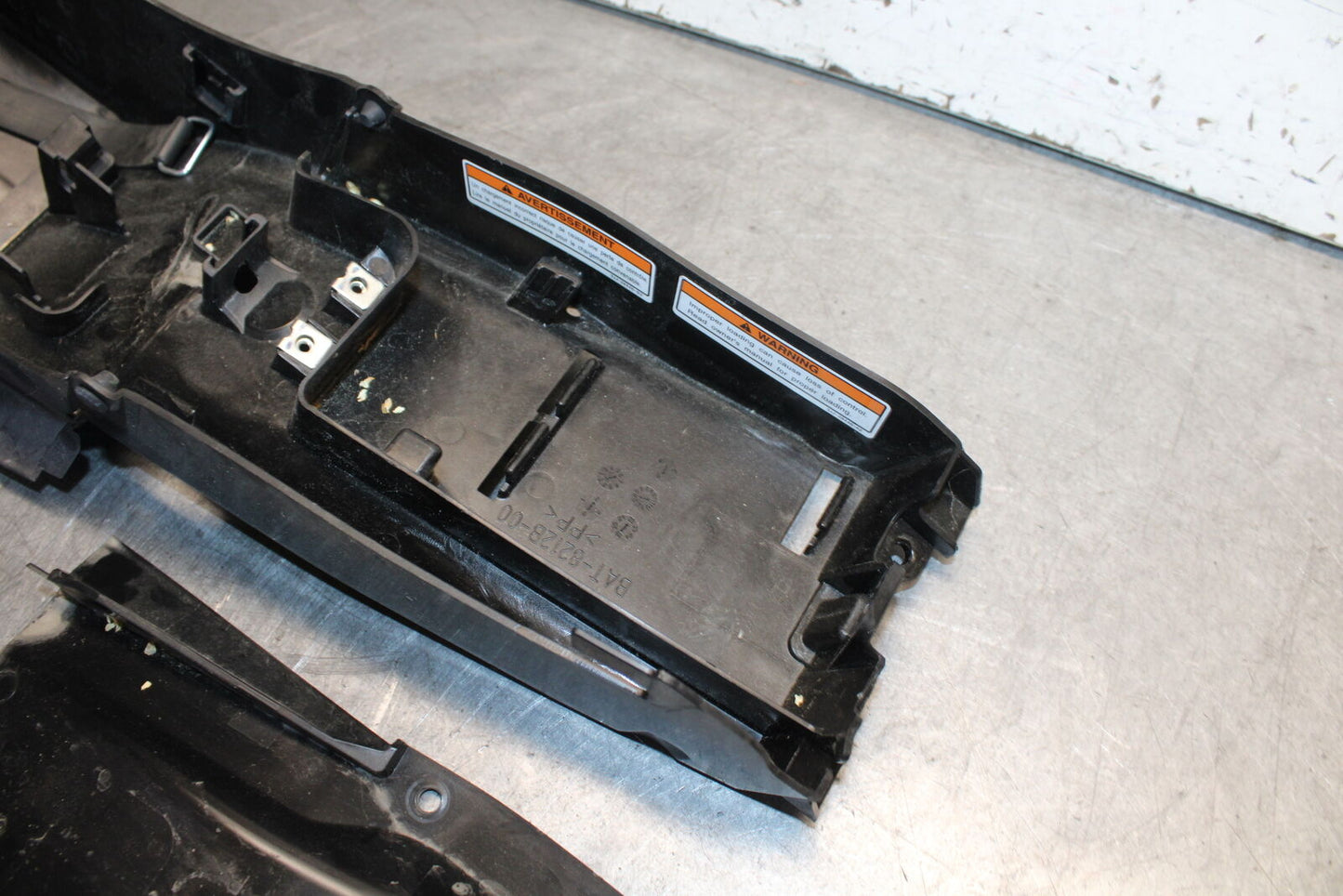 21-24 YAMAHA MT-07 REAR BACK TAIL UNDERTAIL BATTERY TRAY PLASTIC BB662