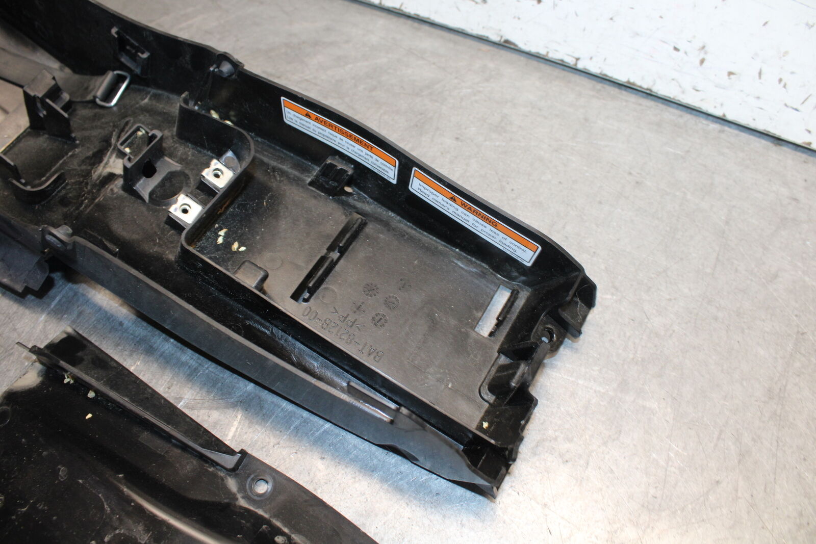 21-24 YAMAHA MT-07 REAR BACK TAIL UNDERTAIL BATTERY TRAY PLASTIC BB662