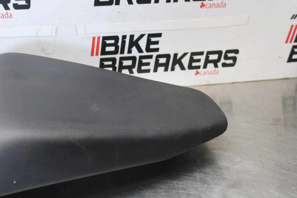 06-07 HONDA INTERCEPTOR 800 VFR800 FRONT REAR SEAT SADDLE BB917