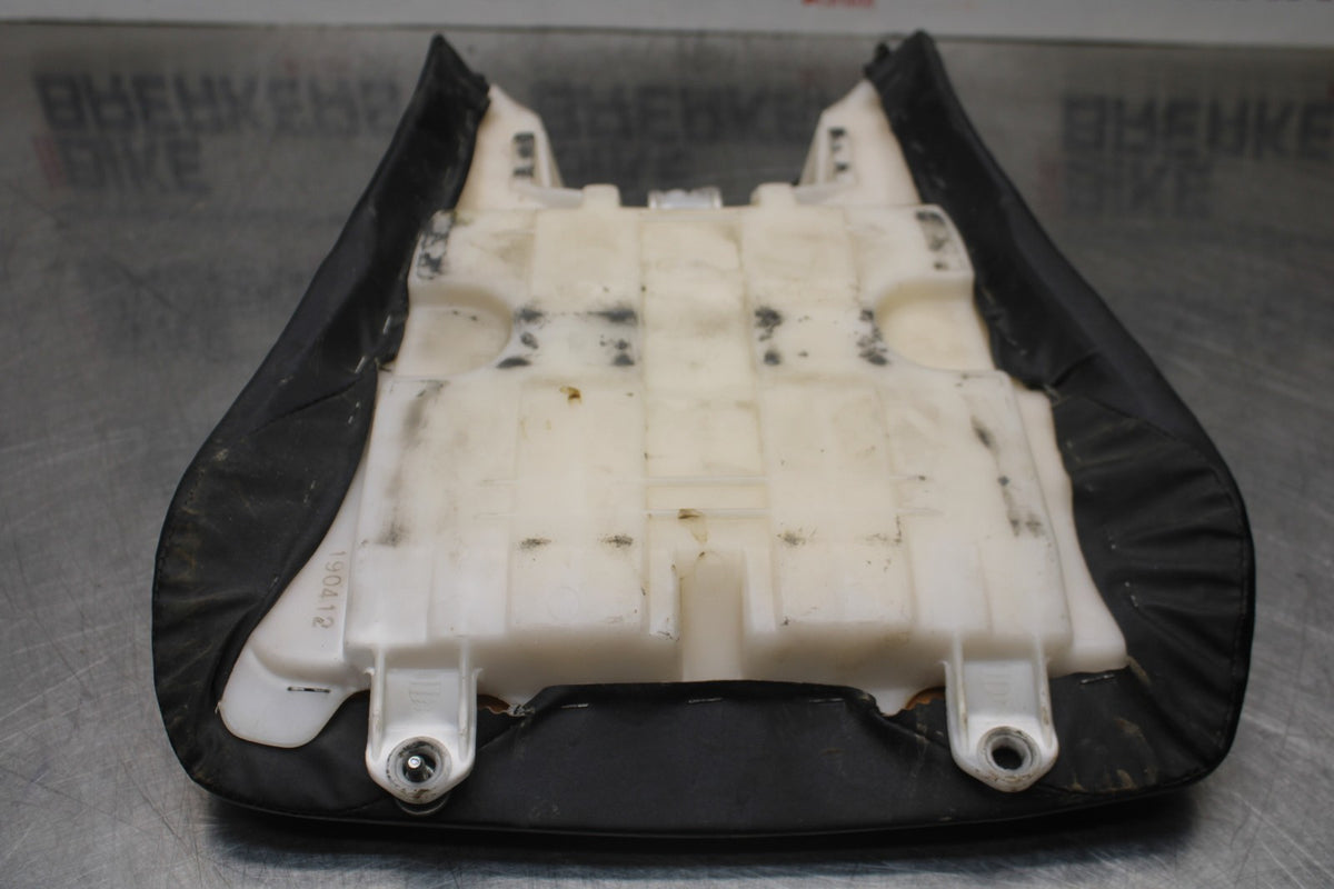 03-05 YAMAHA YZF R6  FRONT DRIVERS SEAT PAD SADDLE PILLION BB793