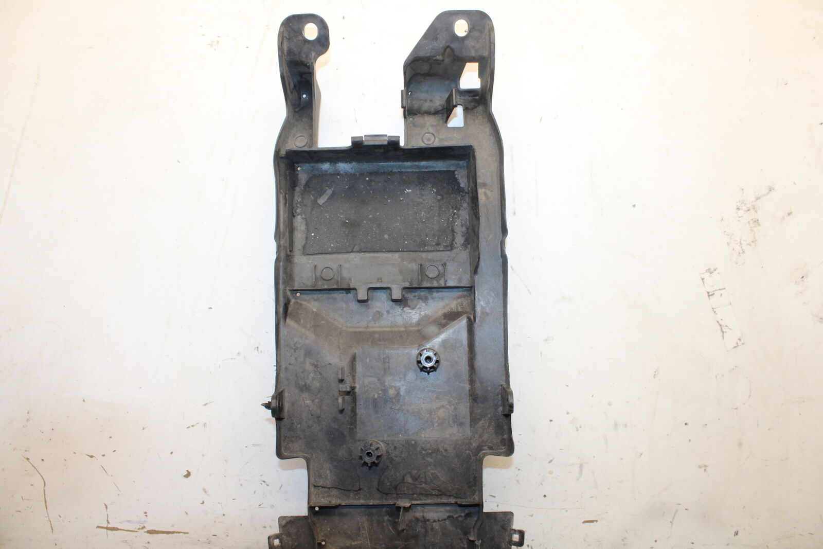 09-12 KAWASAKI NINJA ZX6R ZX600R REAR UNDERTAIL BATTERY TRAY PLASTIC BB656