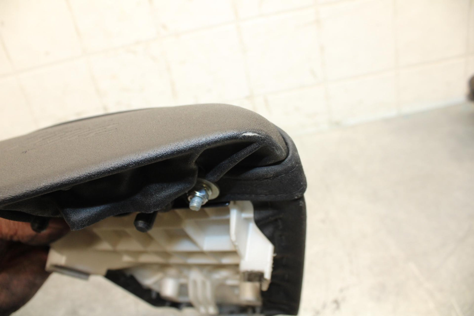 2009 Kawasaki Ninja ZX6R ZX600R REAR BACK PASSENGER TANDEM SEAT PAD SADDLE BB548