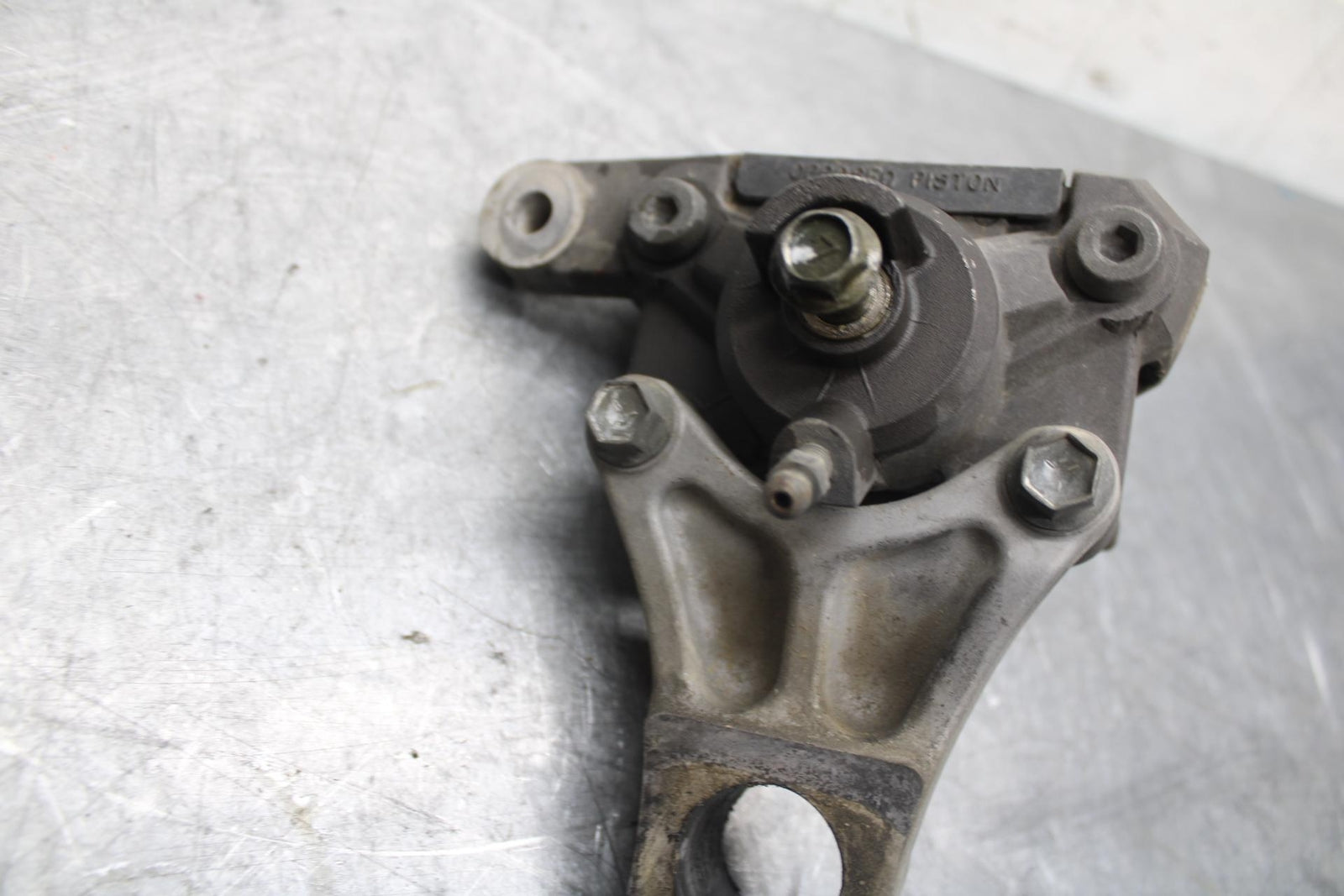 1998 Suzuki TL1000S REAR BACK BRAKE CALIPER W MOUNT BRACKET BB508