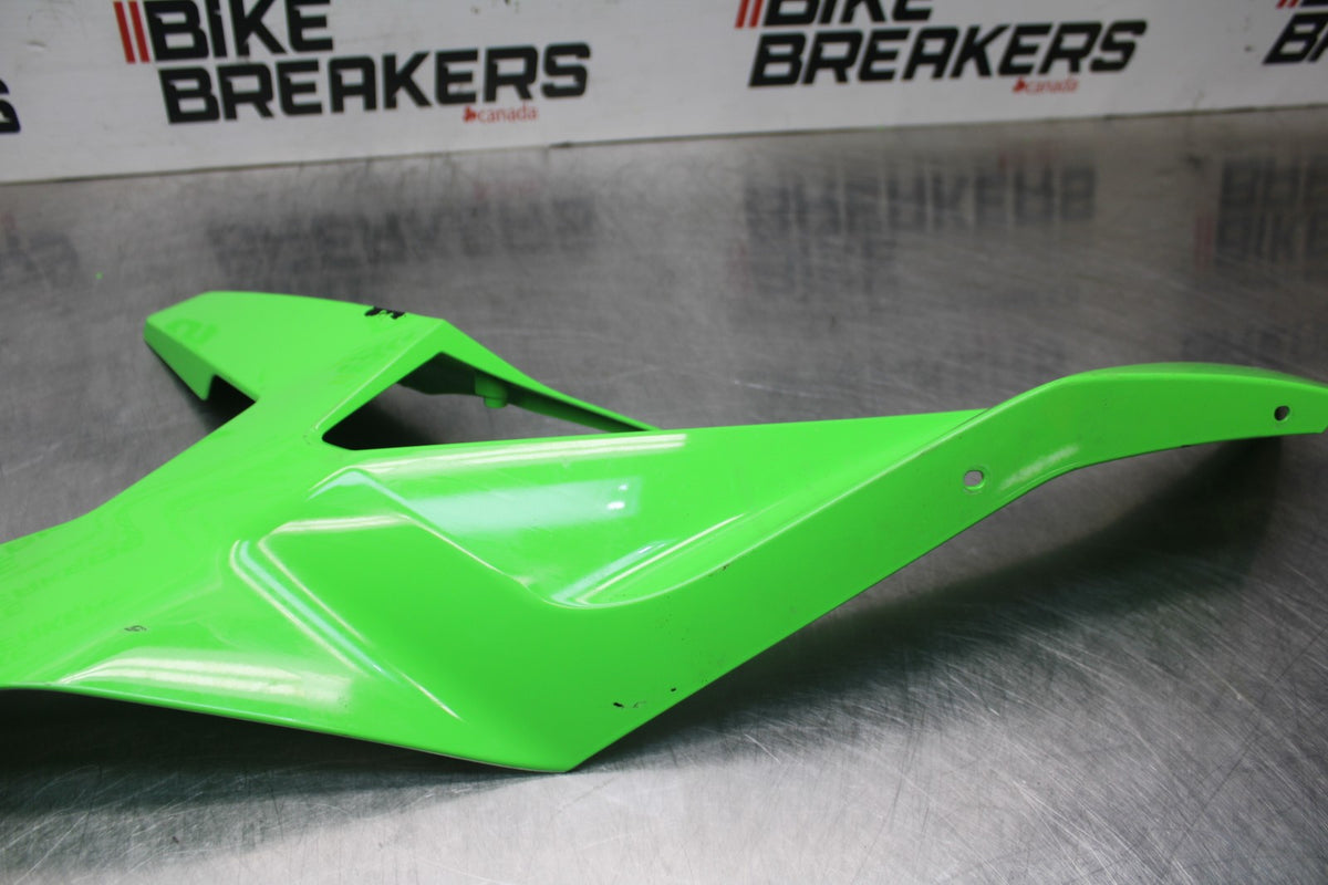 24-25 KAWASAKI NINJA ZX4R LEFT MID UPPER SIDE FAIRING COWL PLASTIC BB827
