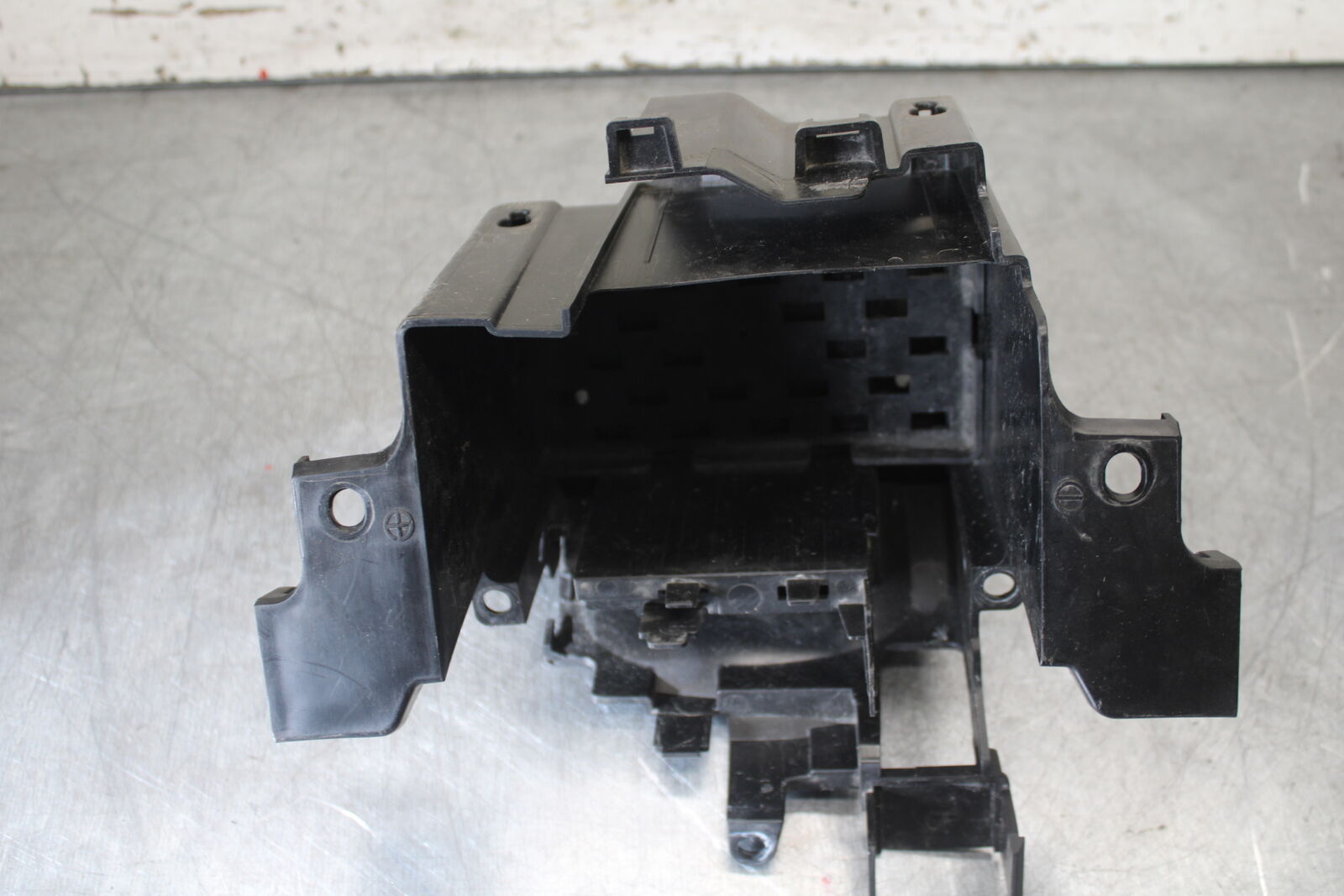 17-24 SUZUKI SV650 REAR BACK TAIL UNDERTAIL BATTERY TRAY PLASTIC BB706