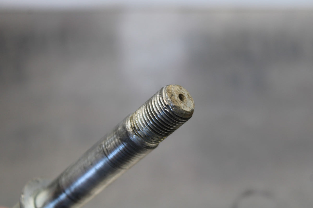 10 SUZUKI SV650 FRONT WHEEL RIM AXLE PIVOT BOLT BB181