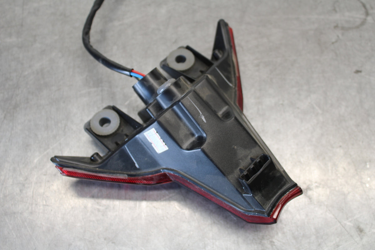 18-23 KAWASAKI NINJA 400 REAR TAIL TAILLIGHT BACK BRAKE LIGHT  BB679