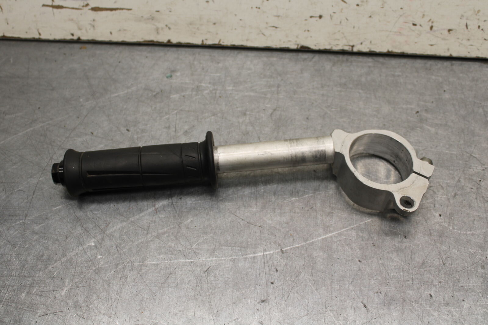 16 KAWASAKI NINJA ZX10R LEFT CLIP ON HANDLEBAR 46003-0657 BB650