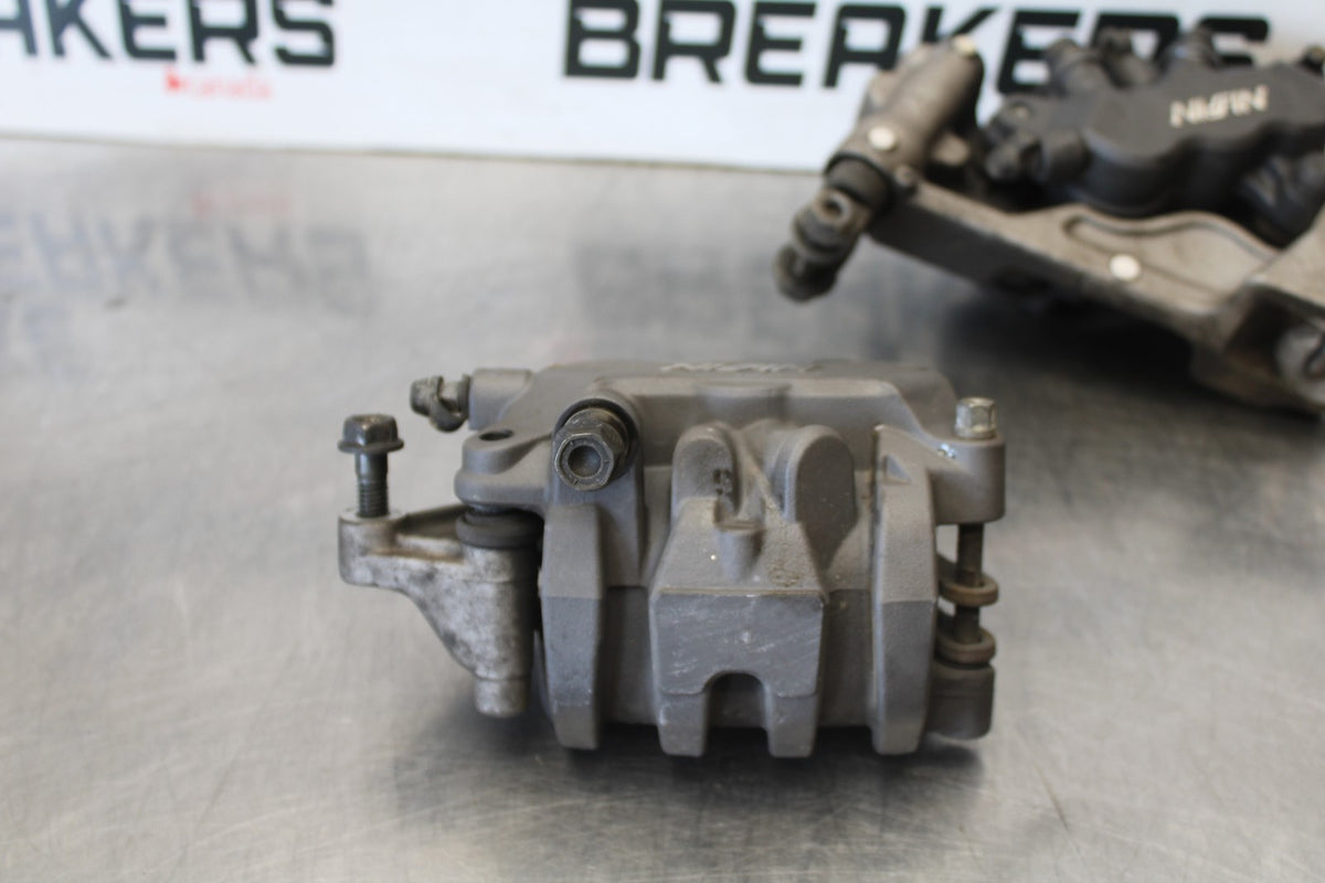 06-07 HONDA INTERCEPTOR 800 VFR800 RIGHT LEFT FRONT BRAKE CALIPER SET PAIR BB917