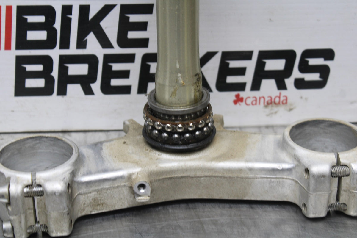 05-06 KAWASAKI NINJA ZX6R FRONT FORKS CLAMP LOWER TRIPLE TREE STEM BB877