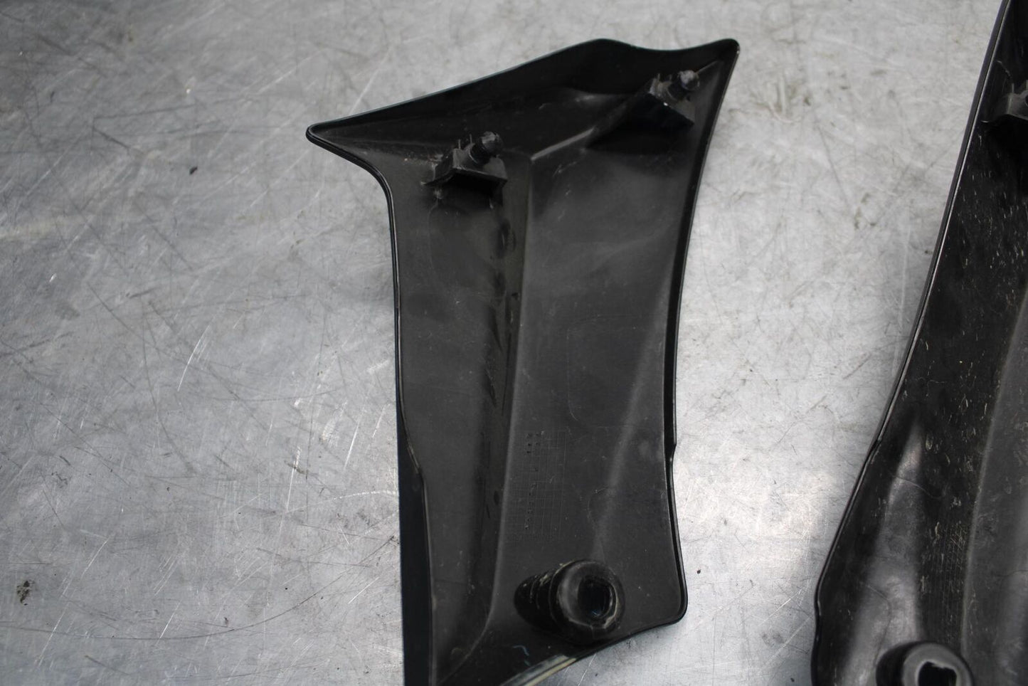 2017 Suzuki GSXR600  MID UPPER SIDE FAIRING COWL PLASTIC PAIR BB527