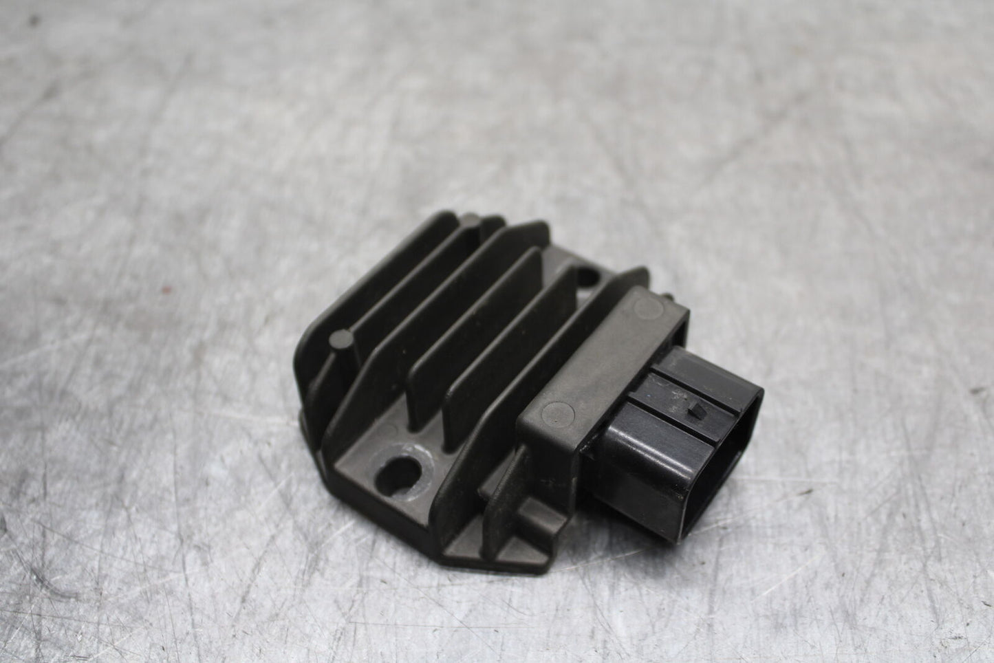 22-24 YAMAHA XSR900 RECTIFIER VOLTAGE REGULATOR BB710