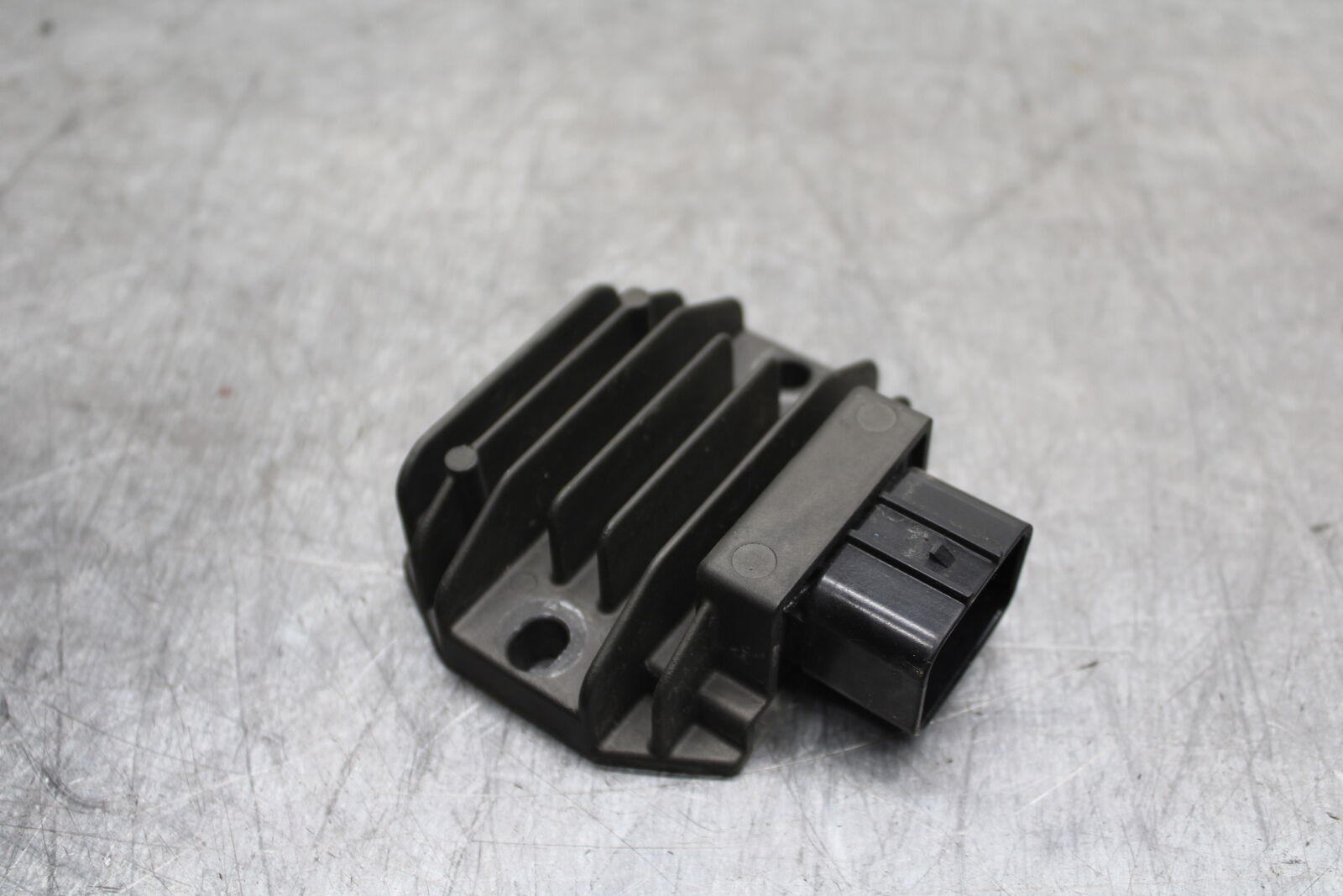 22-24 YAMAHA XSR900 RECTIFIER VOLTAGE REGULATOR BB710
