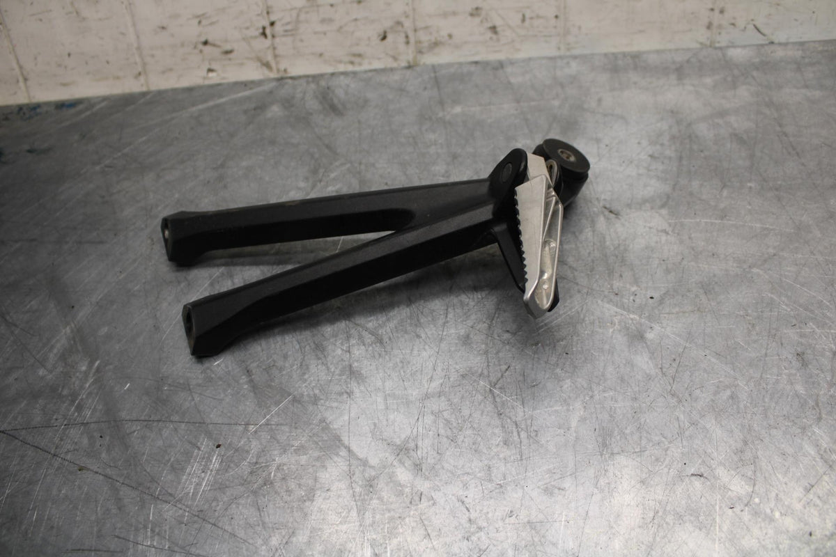 11-21 SUZUKI GSXR750 RIGHT REAR BACK PASSENGER PEG 43600-14J00 BB486