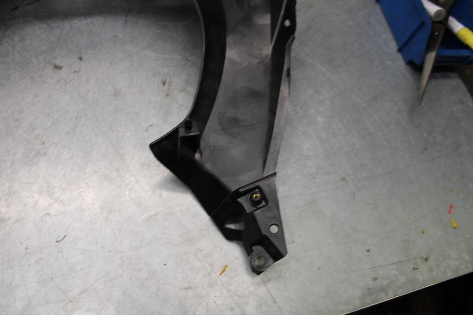 18-23 KAWASAKI NINJA 400 FRONT CENTER COWL FAIRING BB660