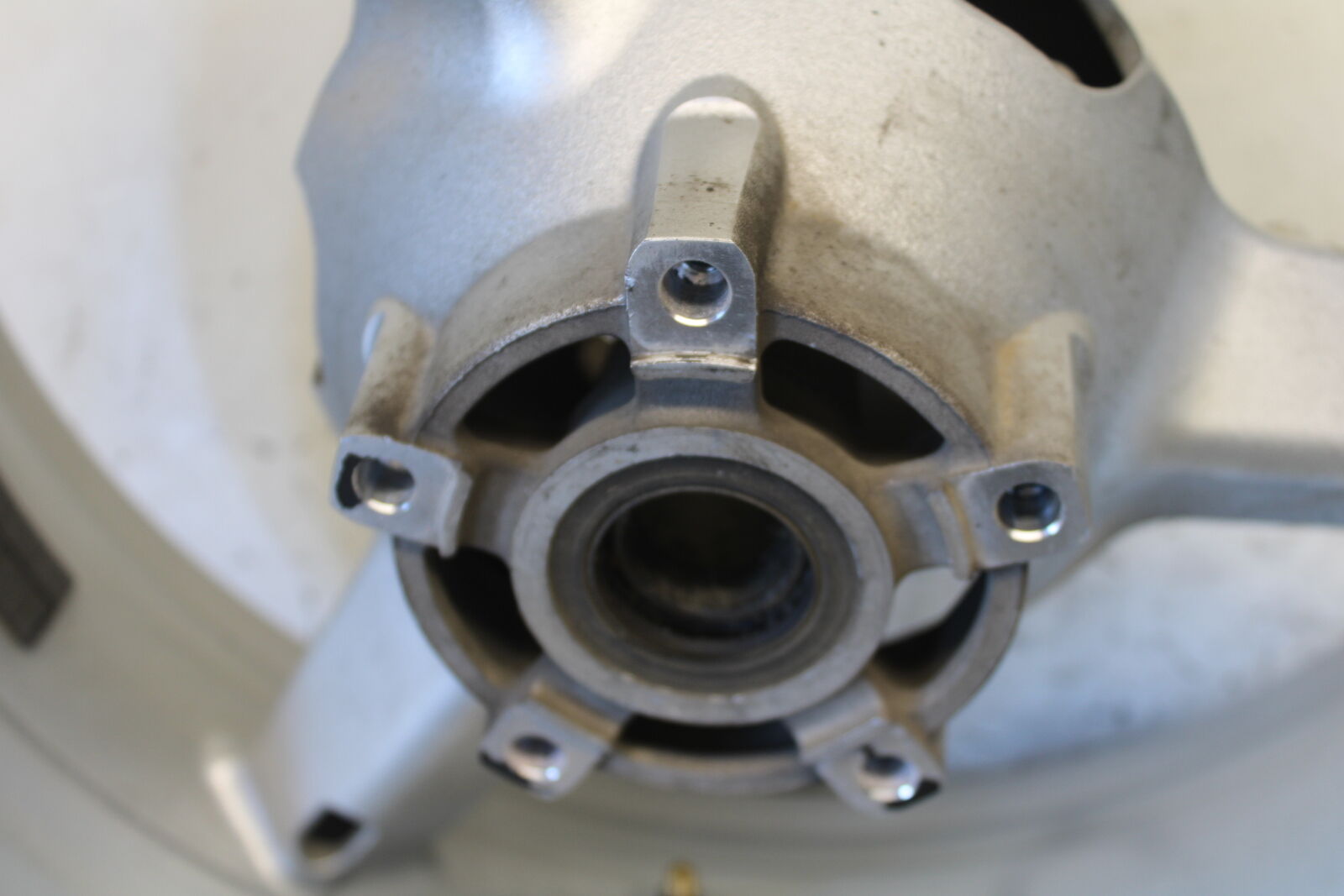 03-05 SUZUKI SV1000 REAR WHEEL BACK RIM BB405