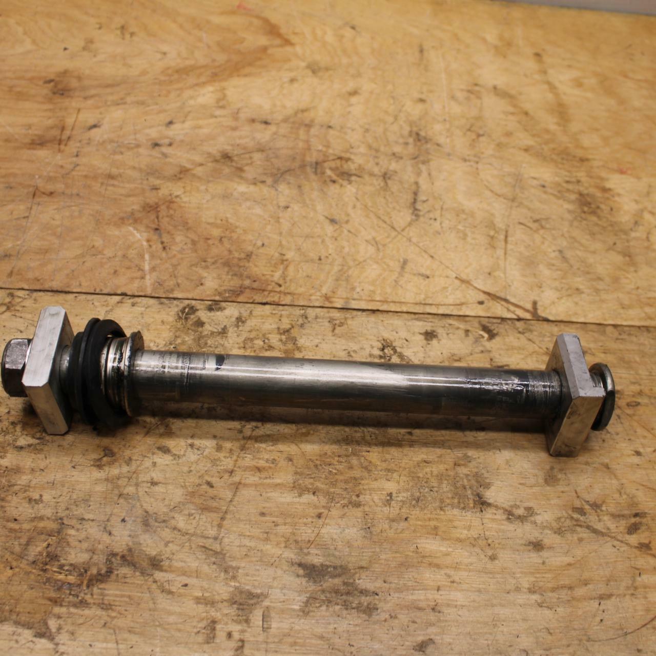 07-08 YAMAHA YZF R1 REAR AXLE BACK WHEEL RIM PIVOT BOLT AXEL BB333 ...