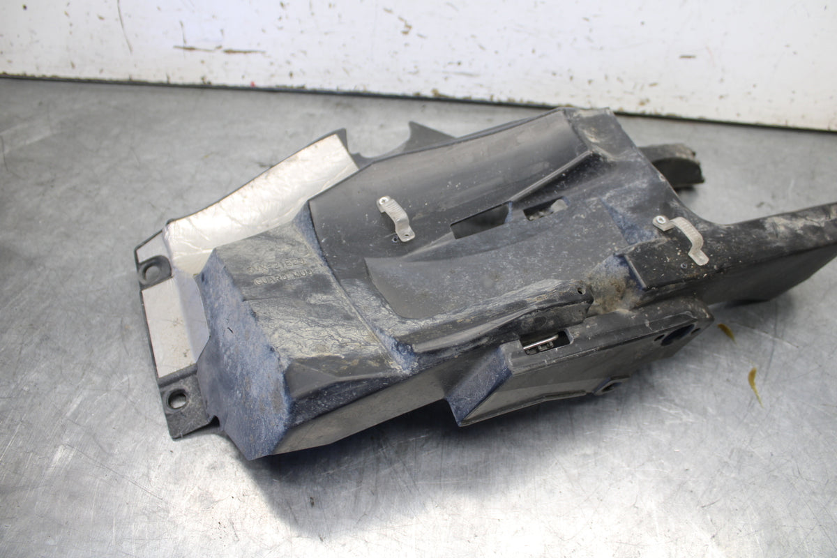 07-09 YAMAHA FZ6 REAR BACK TAIL UNDERTAIL BATTERY TRAY PLASTIC BB713