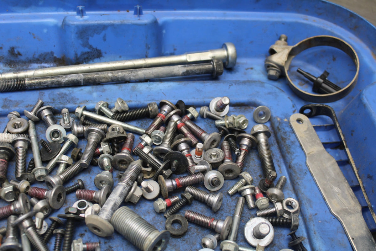 24 KAWASAKI NINJA ZX6R ZX636 ABS 40TH ANNIVERSARY MOUNTING BOLTS SCREWS BB911