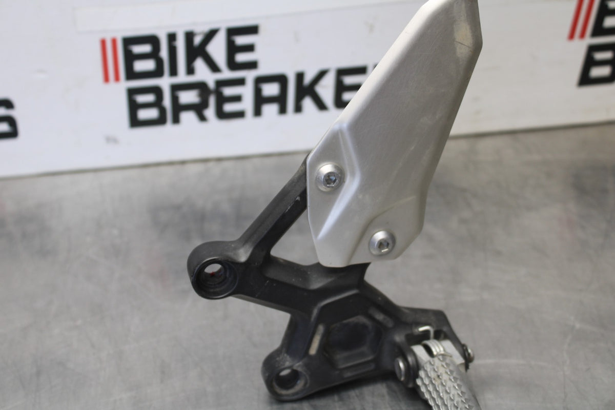 23-26 KAWASAKI NINJA ZX4RR LEFT REARSET REAR SET DRIVER FOOT PEG REST STOP BB898