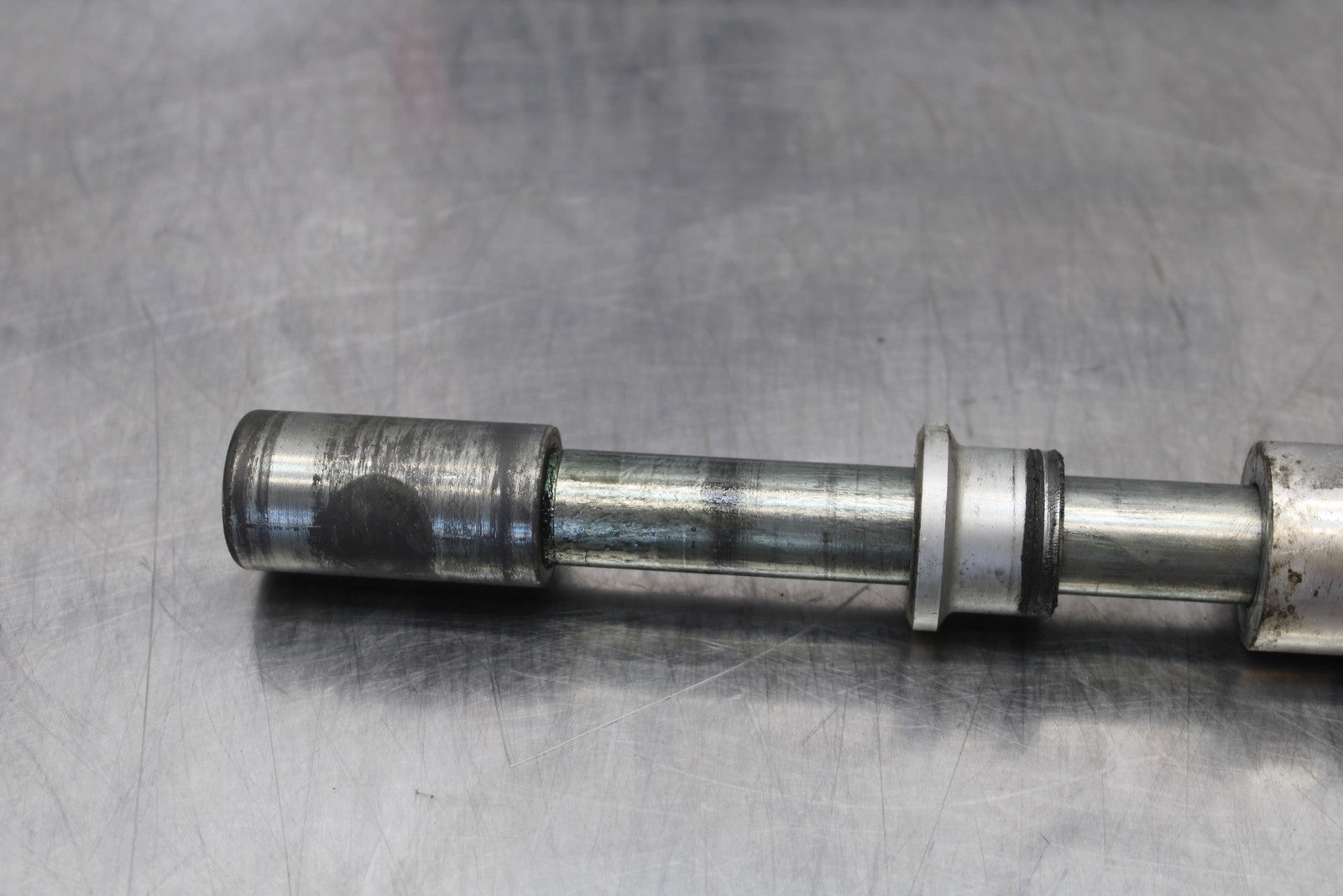 05 TRIUMPH ROCKET III FRONT WHEEL RIM AXLE PIVOT BOLT BB186
