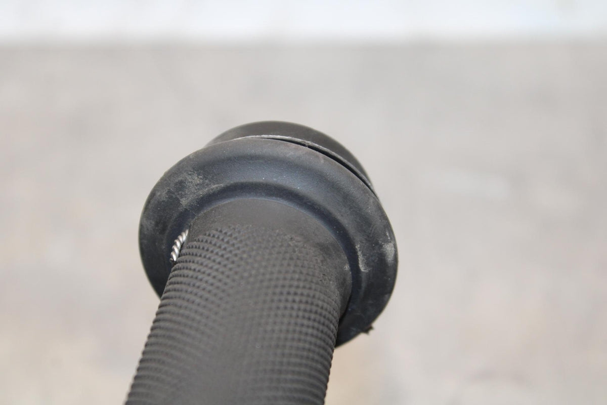 05 YAMAHA YZF R6S RIGHT THROTTLE GRIP BB600