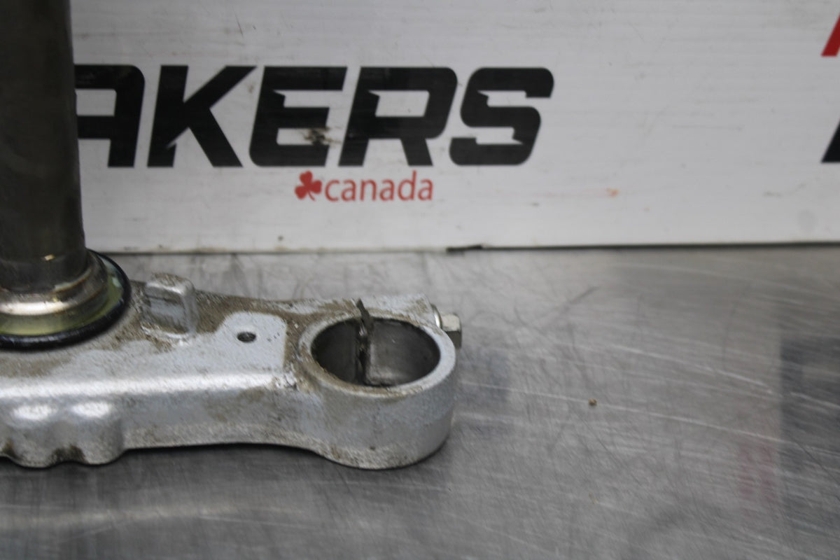 15 SUZUKI GW250F FRONT FORKS CLAMP LOWER TRIPLE TREE STEM BB789
