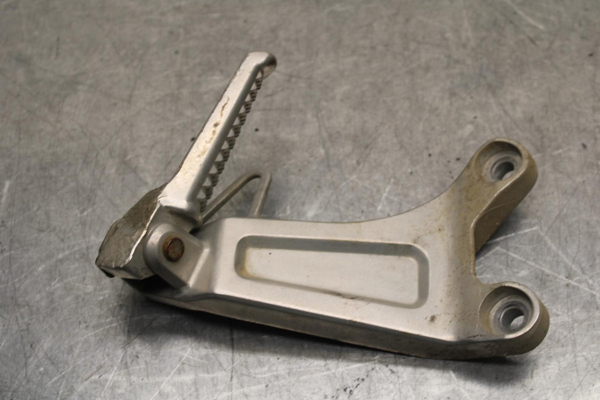 03-04 HONDA CBR600RR REAR BACK PASSENGER PEG SET PAIR BB628