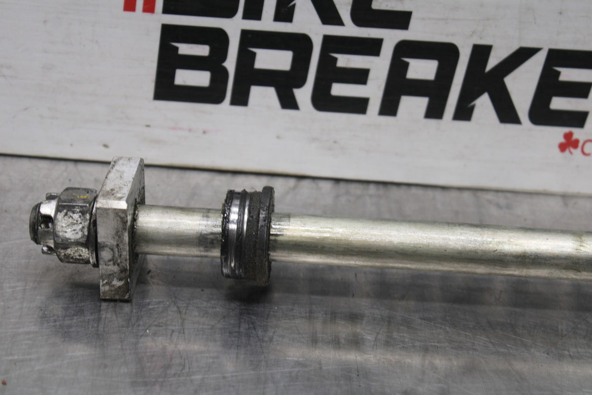 23 KAWASAKI Z900RS REAR AXLE BACK WHEEL RIM PIVOT BOLT AXEL BB935