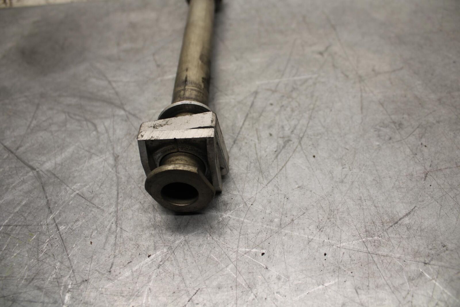 2009 Kawasaki Ninja ZX6R ZX600R REAR AXLE BACK WHEEL RIM PIVOT BOLT AXEL BB548