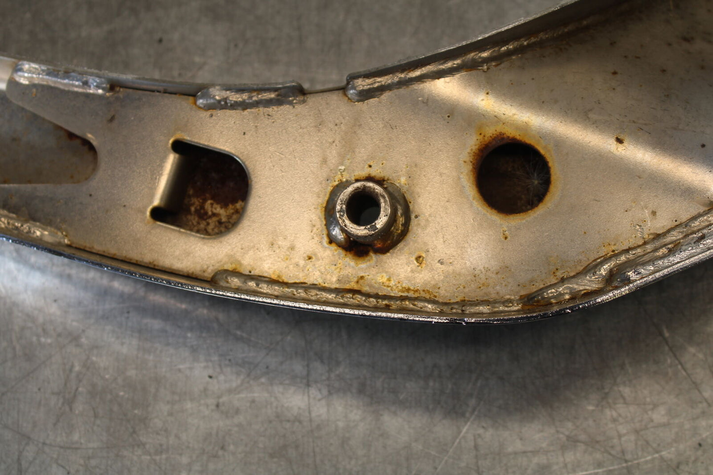 05-09 SUZUKI BOULEVARD C90 REAR BACK FENDER SUPPORT FRAME SUBFRAME BB692