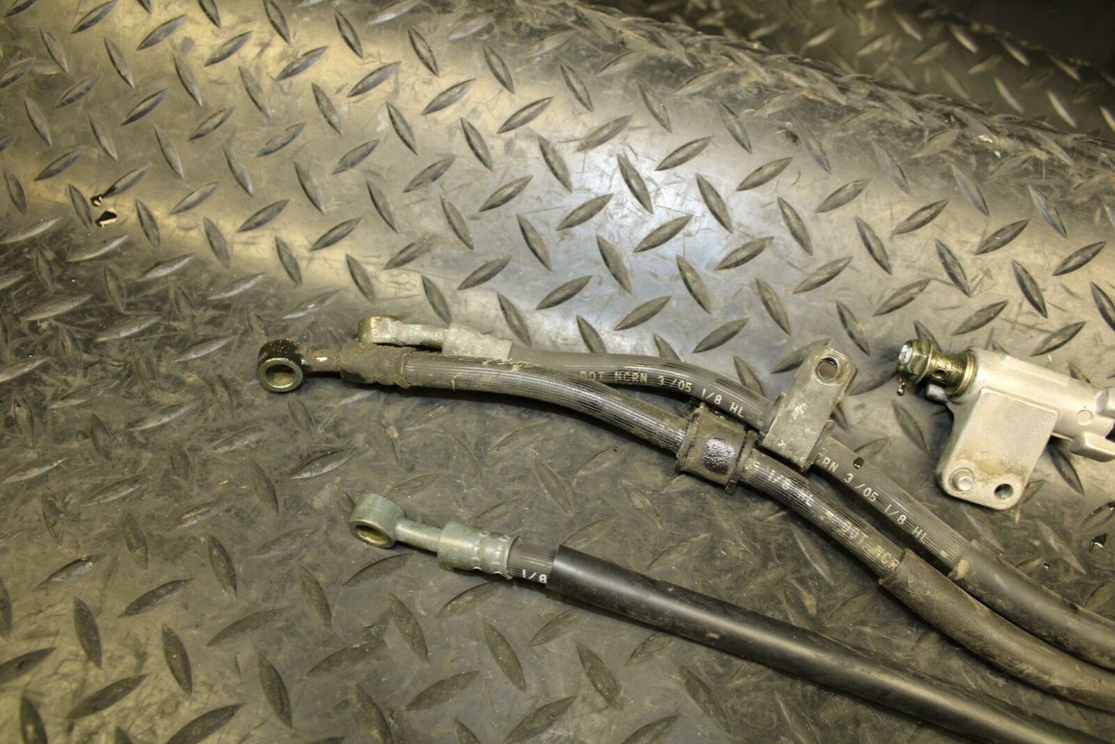 05-06 SUZUKI KATANA 750 GSX750F FRONT BRAKE CALIPER HOSES LINES bb166