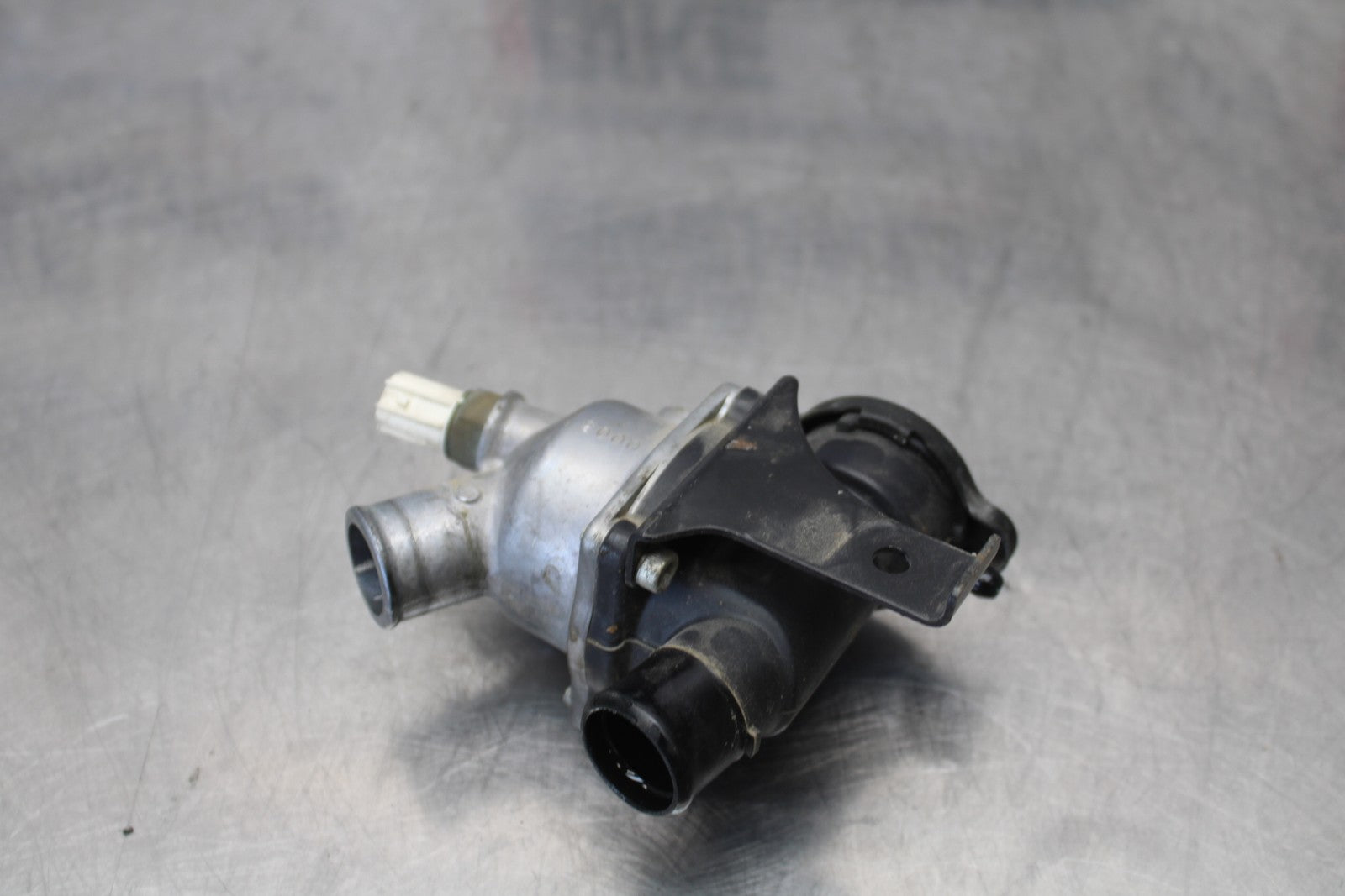 08 KAWASAKI VULCAN 900 THERMOSTAT W HOUSING ASSEMBLY BB184