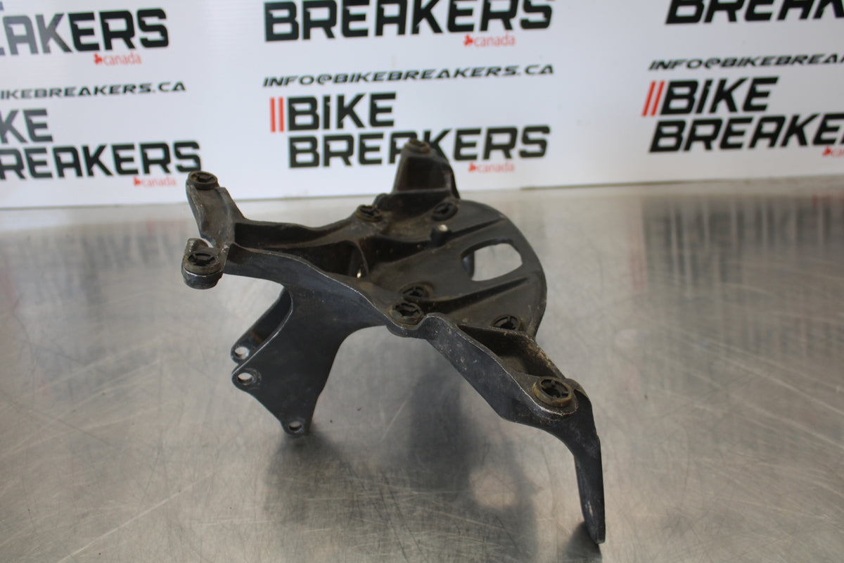 07-08 YAMAHA YZF R1 UPPER FAIRING MIRROR GAUGES STAY BRACKET BB160