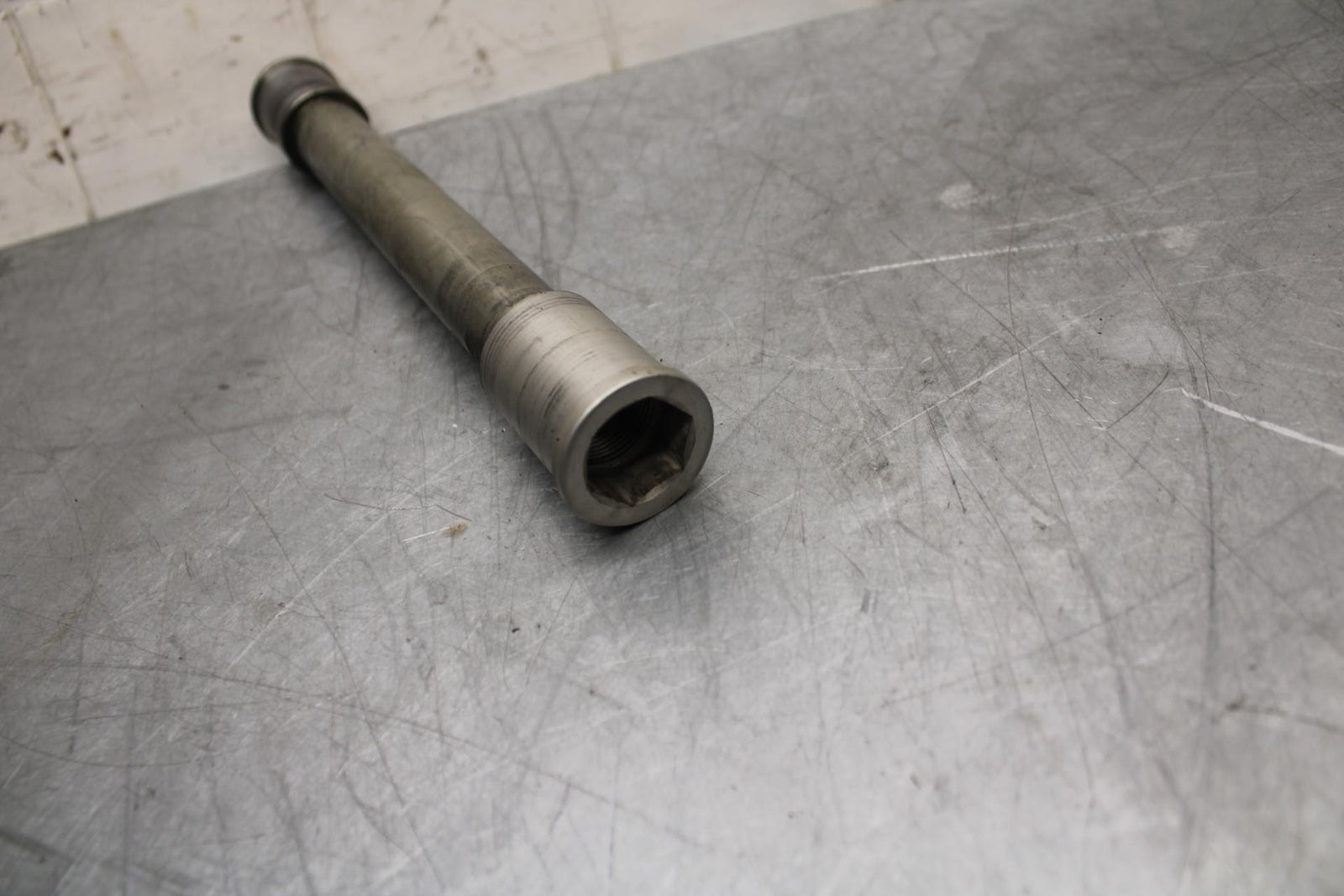 07-08 KAWASAKI CONCOURS 1400 ABS FRONT WHEEL RIM AXLE PIVOT BOLT BB449