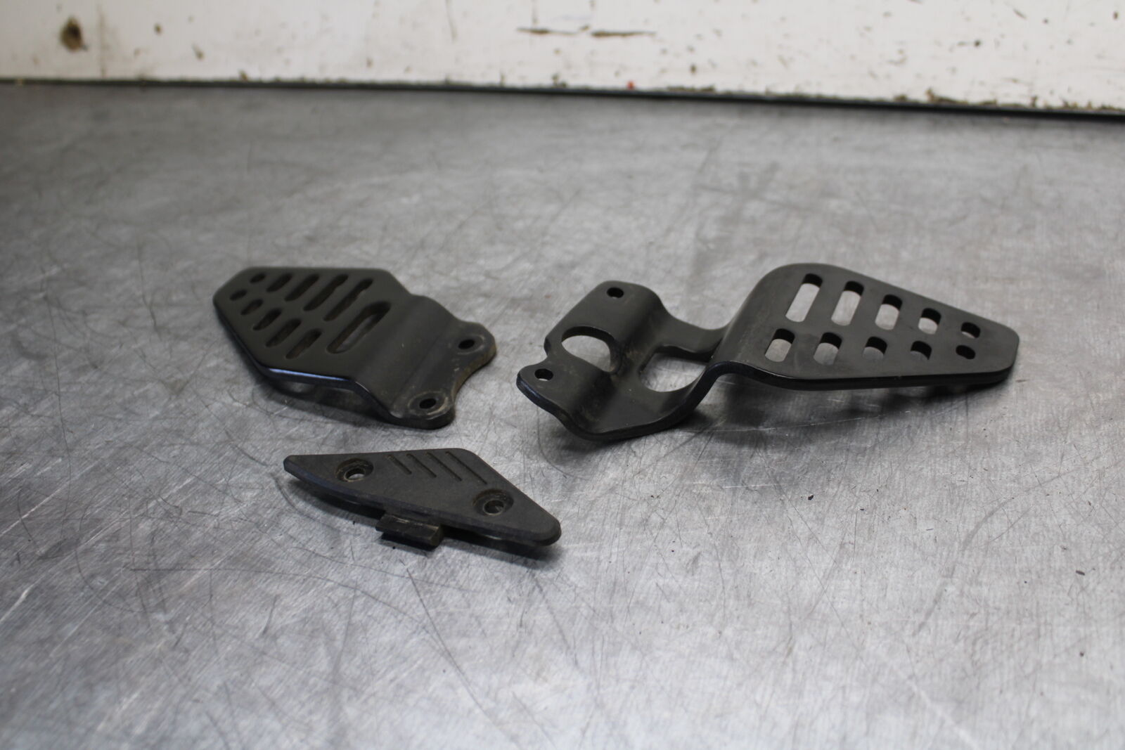 08-16 YAMAHA YZF R6 RIGHT & LEFT REARSET REAR SET HEEL GUARD COVER BB436