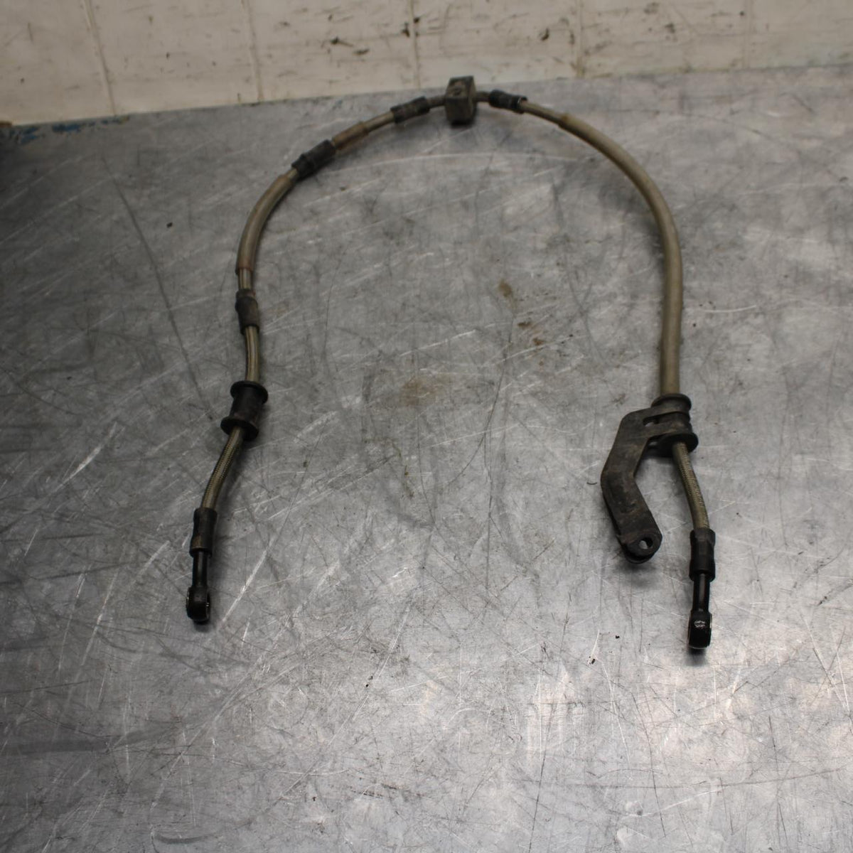 18 YAMAHA YZF R1  FRONT BRAKE CALIPER HOSES LINES BB473