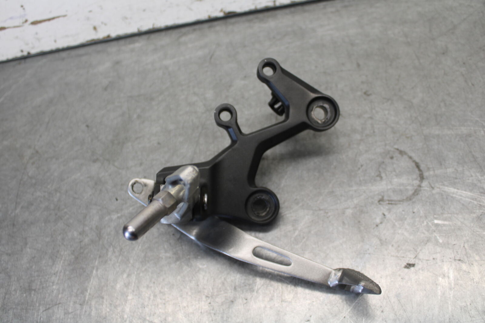 18-23 KAWASAKI NINJA 400 RIGHT REARSET REAR SET DRIVER FOOT PEG REST STOP BB679