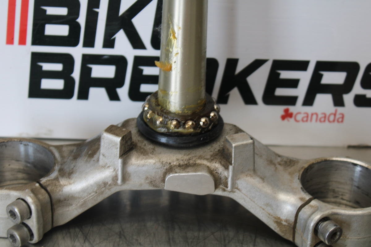 07-08 YAMAHA YZF R1 FRONT FORKS CLAMP LOWER TRIPLE TREE STEM BB160