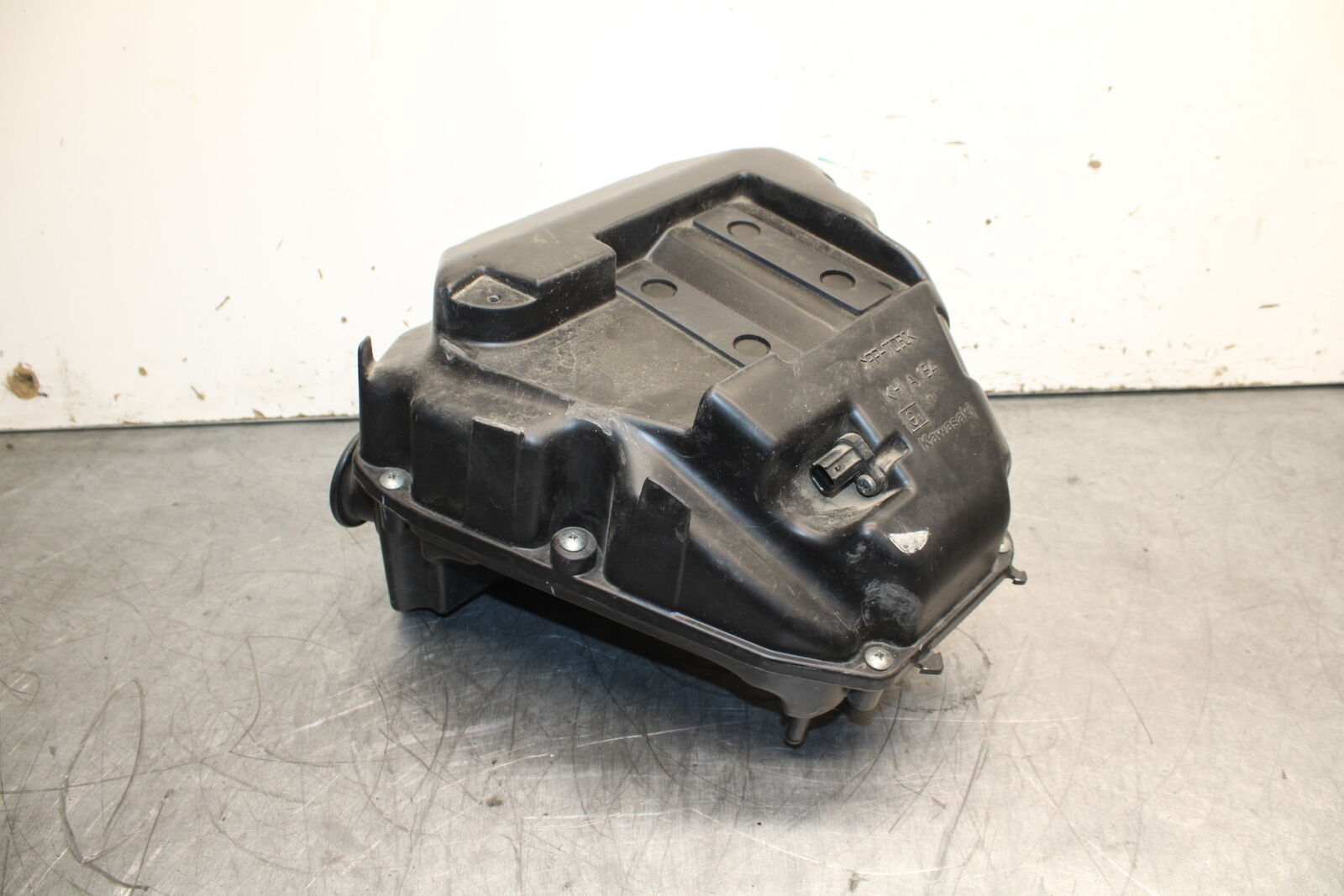 12-17 KAWASAKI ER-6N Z650 AIRBOX AIR INTAKE FILTER BOX BB709