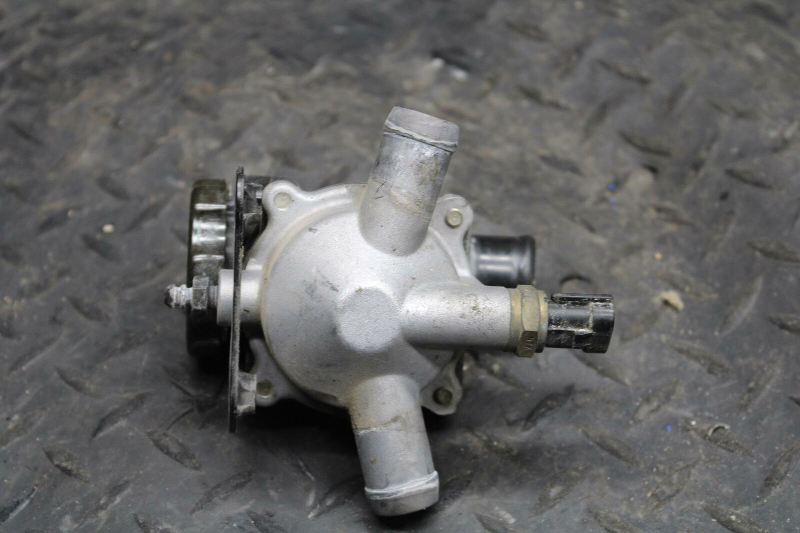 05-06 KAWASAKI VULCAN 1500 VN1500 CLASSIC THERMOSTAT W HOUSING ASSEMBLY BB220