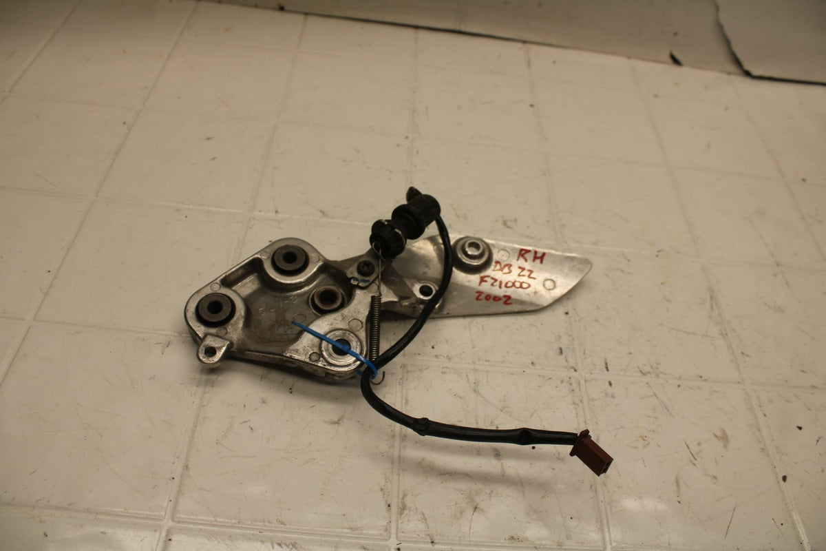 01-05 YAMAHA FZS1000 RIGHT REARSET REAR SET DRIVER FOOT PEG REST STOP BB10