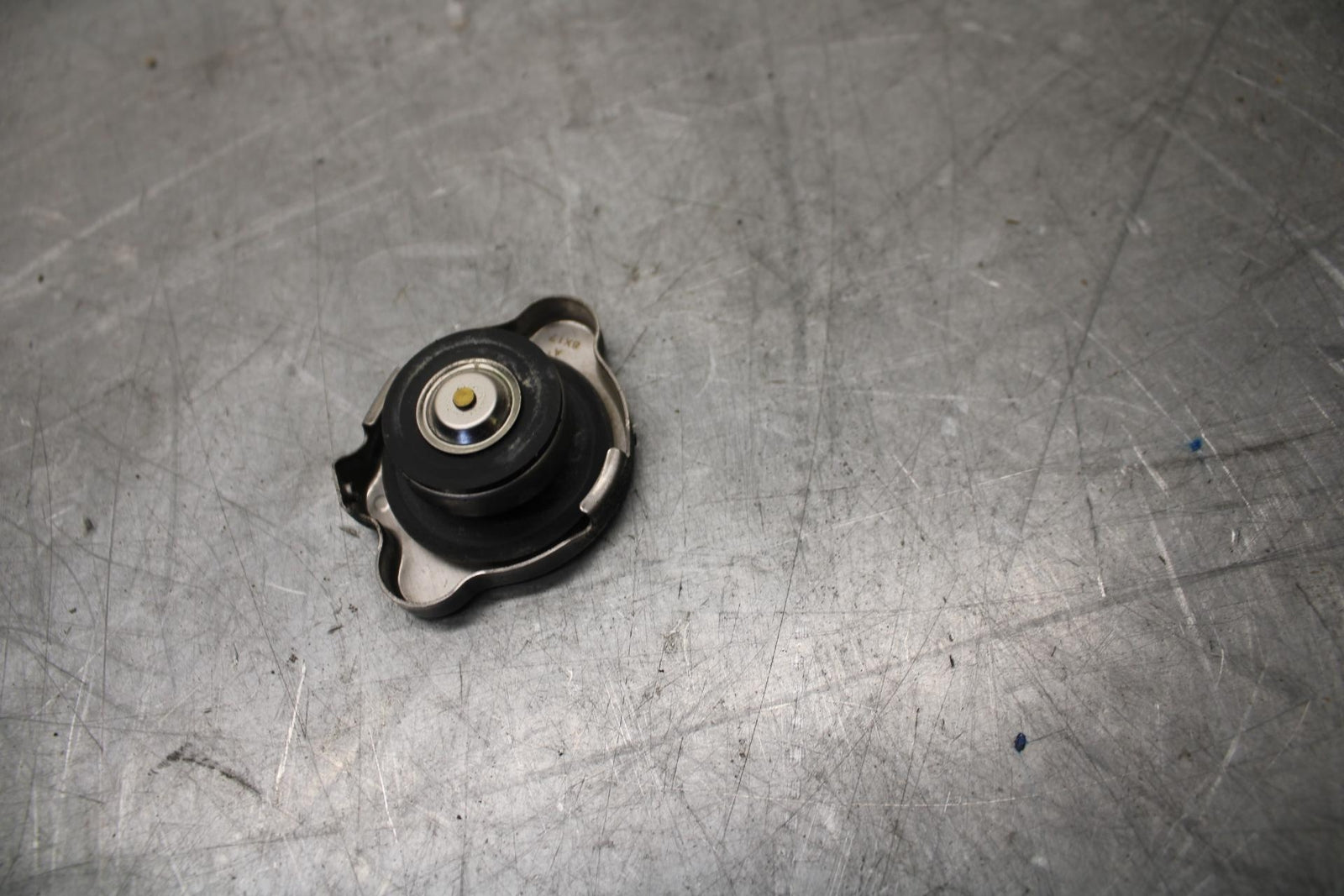 18 KAWASAKI Z 400 RADIATOR CAP BB469