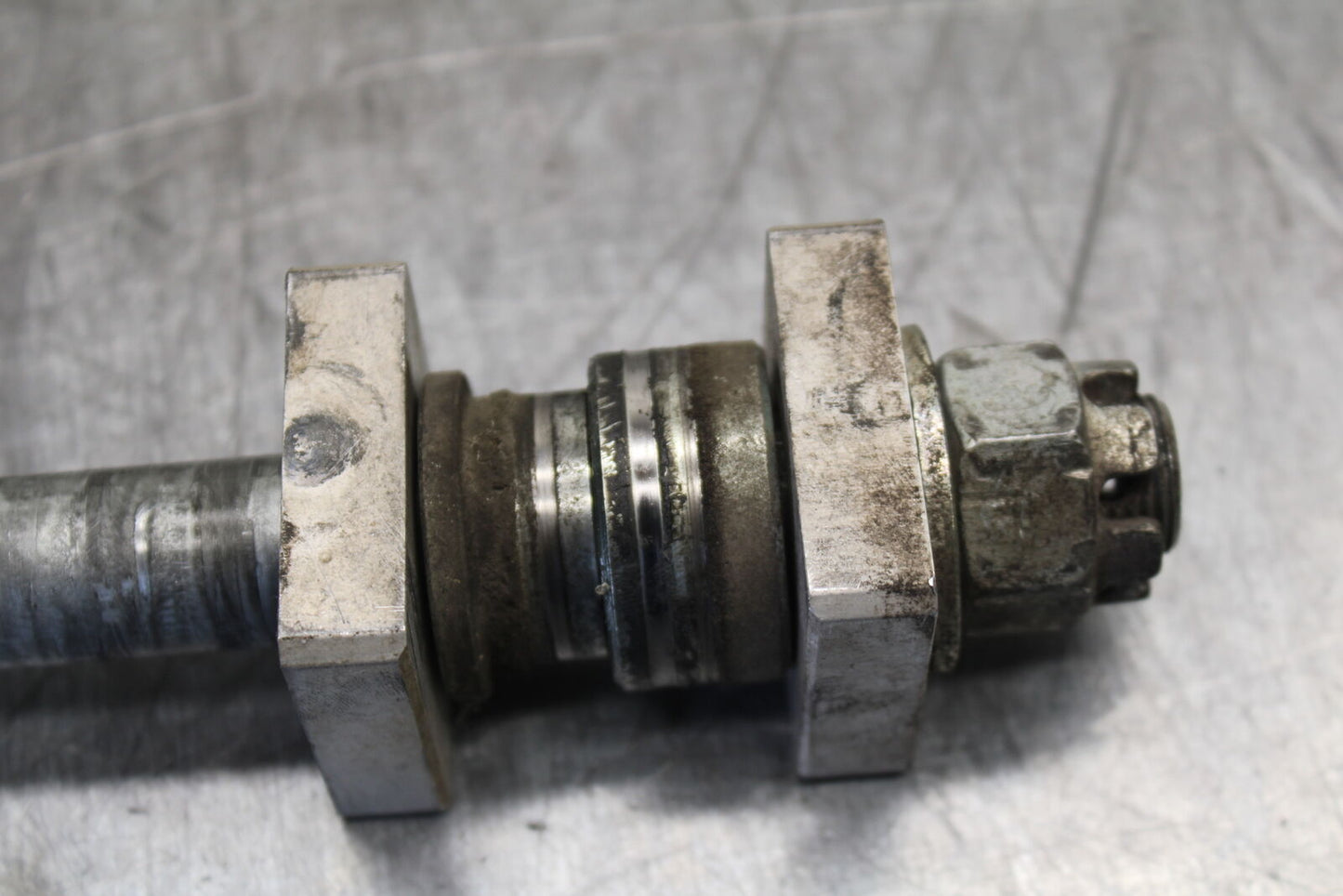 12-17 KAWASAKI ER-6N Z650 REAR AXLE BACK WHEEL RIM PIVOT BOLT AXEL BB709